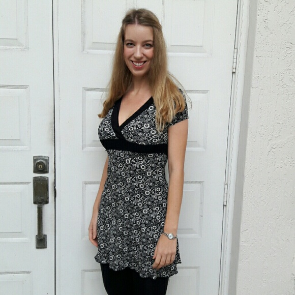 Forever 21 Tops - Black and White blouse